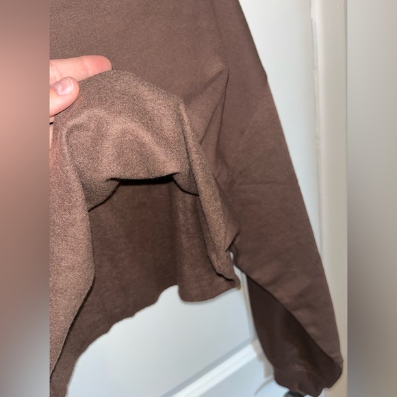 H&M Cropped Brown Crewneck - Picture 4 of 5